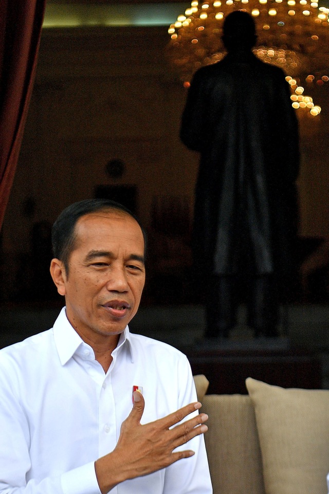 Presiden Joko Widodo saat konferensi pers terkait virus corona di Istana Merdeka, Jakarta, Senin (2/3). Foto: ANTARA FOTO/Sigid Kurniawan