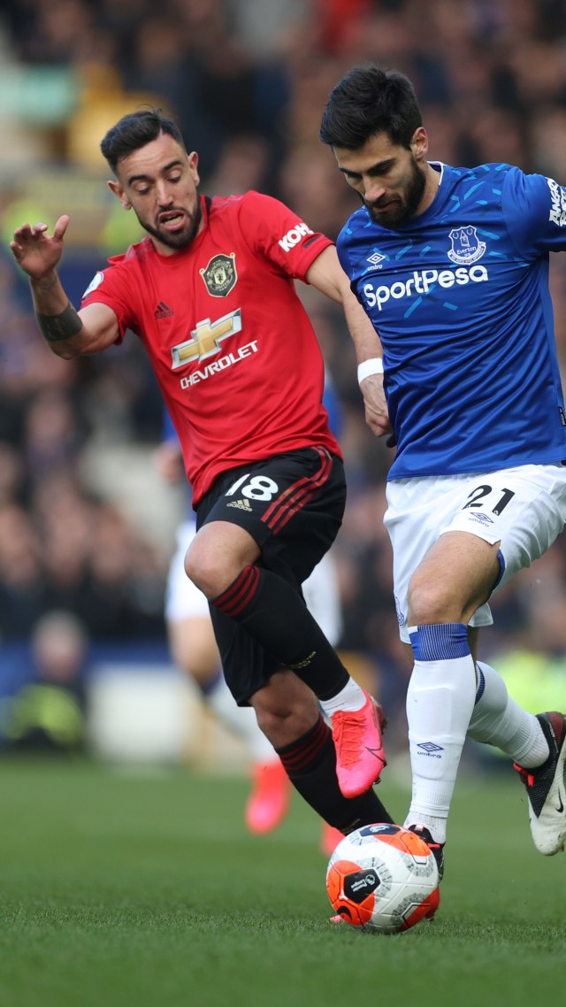 Bruno Fernandes di laga melawan Everton.  Foto: Reuters/Carl Recine