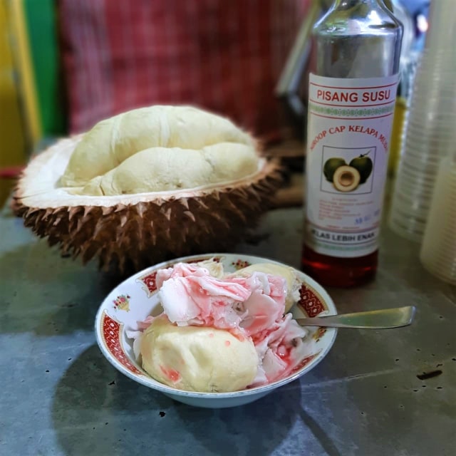 Manis Legit! Es Durian Selalu di Hati dengan Sirup Pisang Susu Khas Cirebon  | kumparan.com