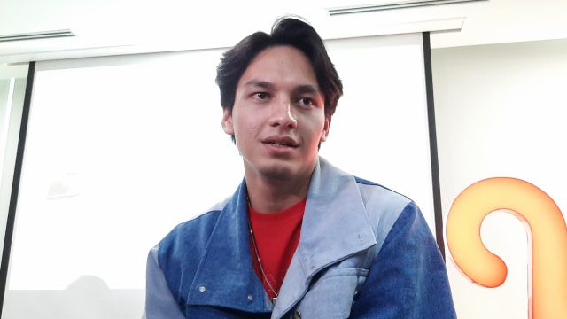 Syuting Bareng Film Aum!, Jefri Nichol Ajari Chicco Jerikho Main TikTok (194054)