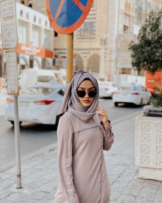 Siti Badriah mengenakan hijab Foto: Instagram/sitibadriahh