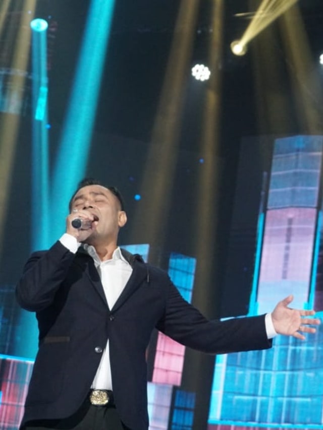 Penampilan Judika pada Result and Reunion Indonesian Idol di Jakarta, Senin (2/3). Foto: Helmi Afandi Abdullah/kumparan