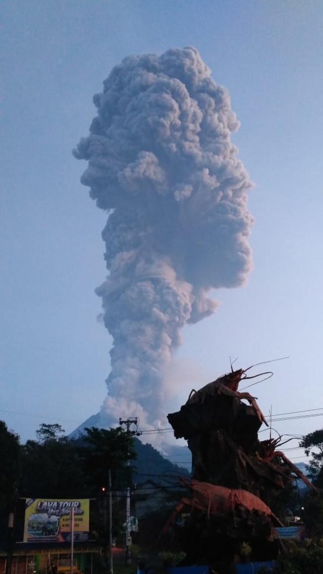 Gunung Merapi yang erupsi, Selasa (3/3/2020)