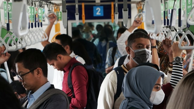 5 Tips Cegah Penyebaran Virus Corona Saat Menggunakan Transportasi Umum (18021)