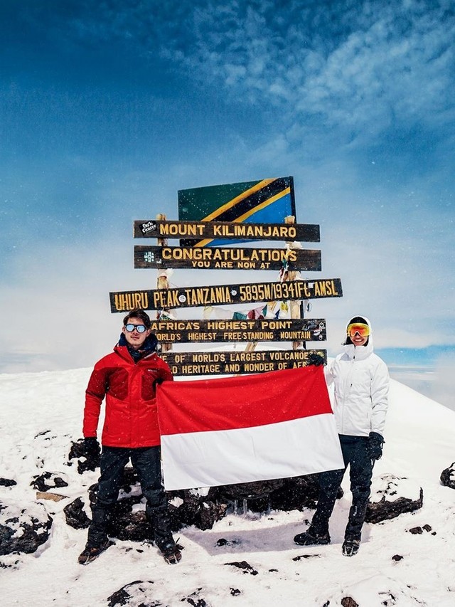 Raline Shah saat berhasil mendaki Gunung Kilimanjaro.
 Foto: Instagram/@ralineshah