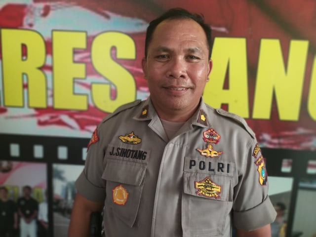 Kabag Ops Polres Pangkalpinang, Kompol Jadiman Sihotang saat ditemui awak media.