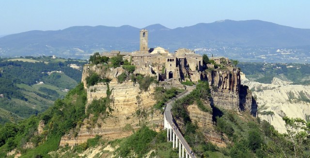 Panorama Civita di Bagnoregio (sumber: pixabay. foto oleh Evondue)