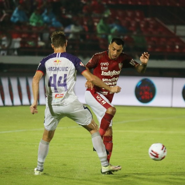 Aksi Brwa Nouri saat Bali United menghadapi Persita Tangerang. Foto: dok. Liga Indonesia