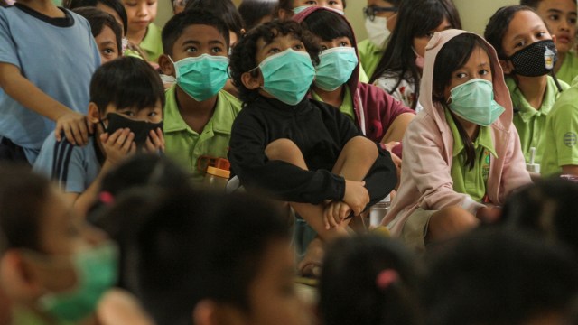 Sejumlah siswa mengikuti sosialisasi penggunaan masker di Sekolah Tunas Global, Depok. Foto: ANTARA FOTO/Asprilla Dwi Adha