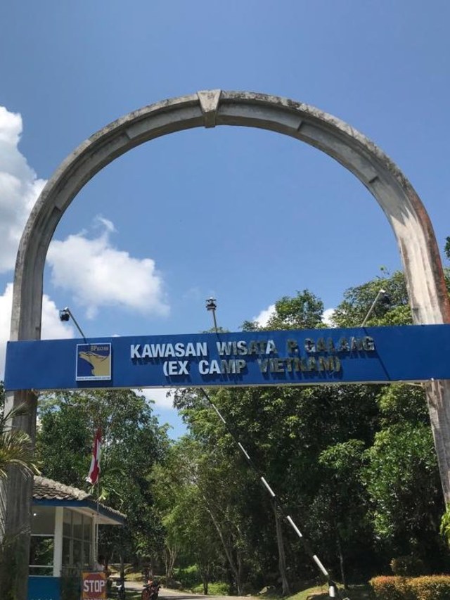 Pintu masuk kawasan eks pengungsi Vietnam di Pulau Galang. Foto: Wiji Nurhayat/kumparan