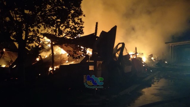 Kondisi Gudang tembakau CV Firmansyah milik H. Agus Fatkur Rohman, di Dusun Karangturi Desa Bungkal Kecamatan Balen Bojonegoro, yang terbakar pada Rabu (04/03/2020) malam.