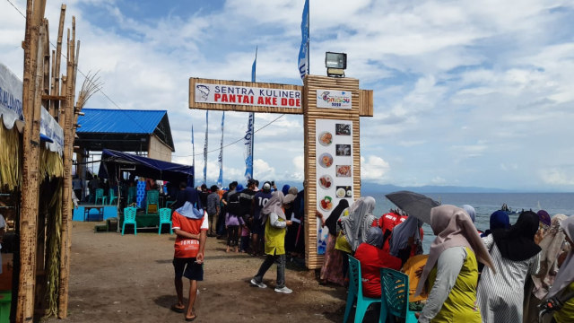 Lokasi Sentra Kuliner di Tomalou, Tidore Kepulauan, Maluku Utara saat Festival Kampung Nelayan Tomalou 2020. Foto: Faris Bobero/cermat