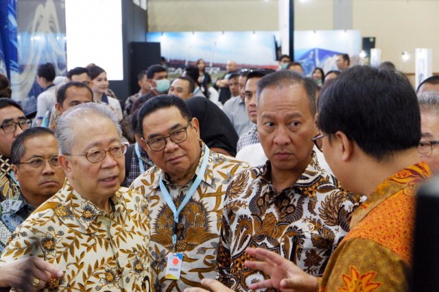 Berita Menarik: Berkendara Malam Hari Irit BBM; Diskon PPnBM Mobil 2.500 cc (250355)