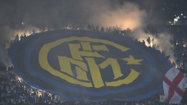 Logo Inter Milan di tribune San Siro. Foto: AFP/Giuseppe Cacace