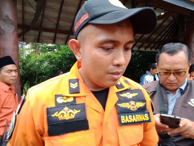 Komandan Tim Basarnas Surabaya, Roby Rega Hermanto pada Rabu (04/03/2020). (Foto: Rizal Adhi Pratama)