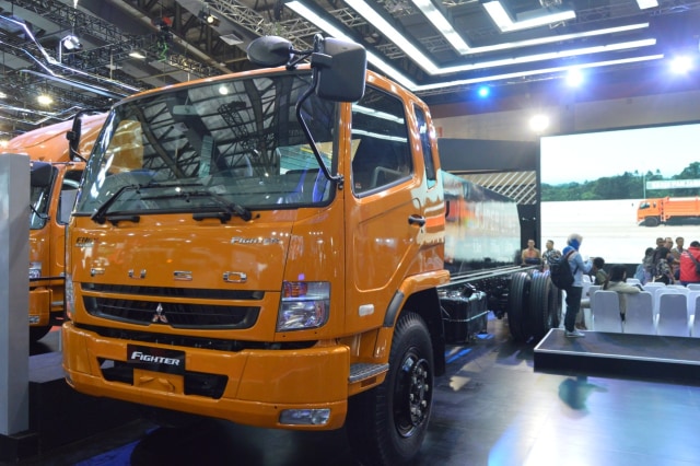 Colt Diesel Absolut, Fuso Fighter Kejar Pasar MDT Lawan Hino Ranger (255754)