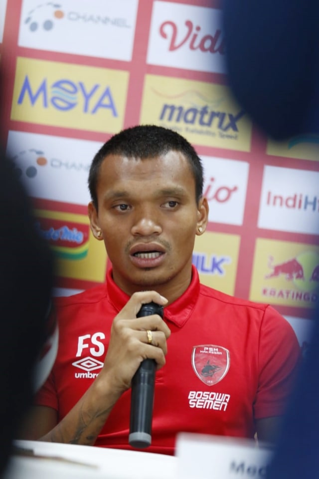 Pemain PSM Makassar Ferdinand Sinaga pada sebuah konferensi pers.
 Foto: Dok. Media PSM