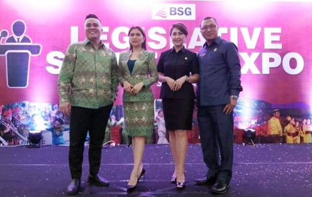 Anggota DPRD Kota Manado menjadi peserta lomba Fashion Show di acara Legislative Expo