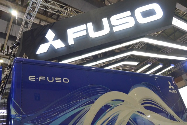 Truk Listrik Mitsubishi Fuso eCanter di GIICOMVEC 2020. Foto: Bagas Putra Riyadhana