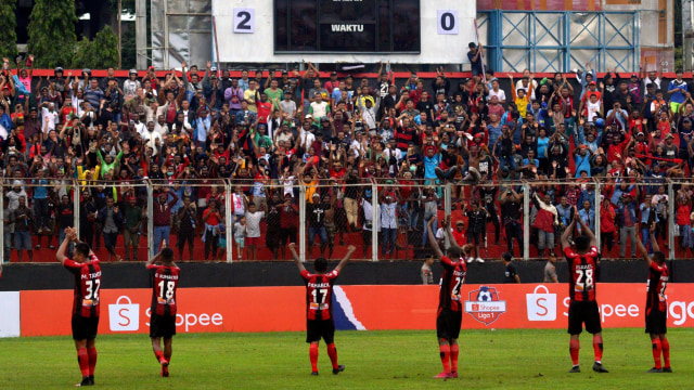 Para pemain Persipura merayakan kemenangan atas PSIS. Foto: ANTARA FOTO/Adwit B Pramono/wsj.  O