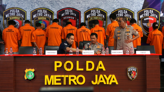 Rilis kasus pembobolan kartu kredit di Polda Metro Jaya, Jakarta, Jumat (6/3). Foto: Nugroho Sejati/kumparan