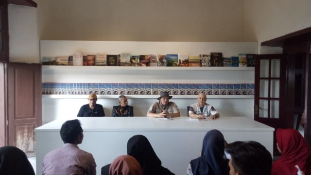 Konferensi pers "Mencari Ali Wallace" yang dibuat di Museum Rempah Fort Oranje Ternate. Foto: Rajif Duchlun/cermat