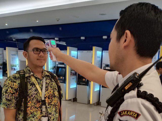 Termometer Tembak, Amankah untuk Anak? (140687)