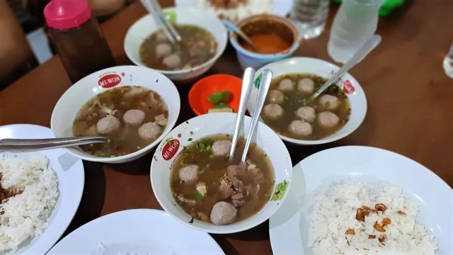 Makan Enak Nasi Soto Bakso Sapi Di Warung Wijaya Bali Segar Benar