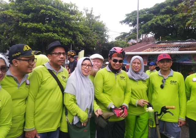 Penjabat Walikota Makassar Iqbal Suhaeb bersama keluarga besar Gunungsari Baru Family (GBF).