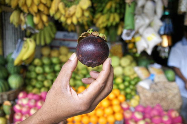 Buah manggis di pasar tradisional. Foto: Pixabay