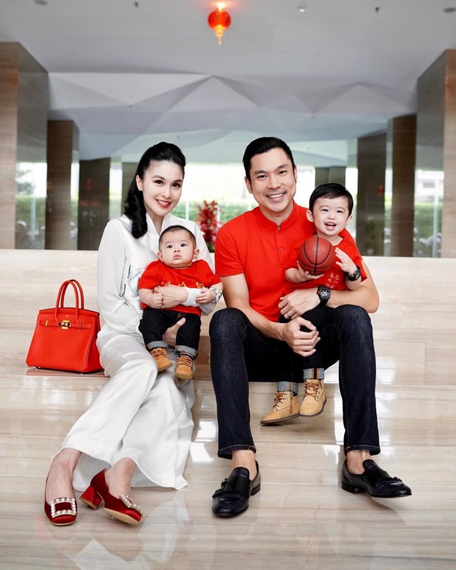 Sandra Dewi dan keluarganya Foto: Dok Instagram @sandradewi88
