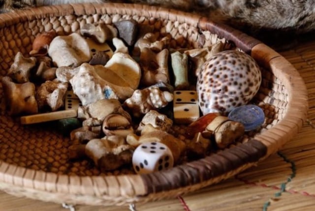 Metode Pengobatan Tradisional Afrika Selatan melalui Sangoma (4039)