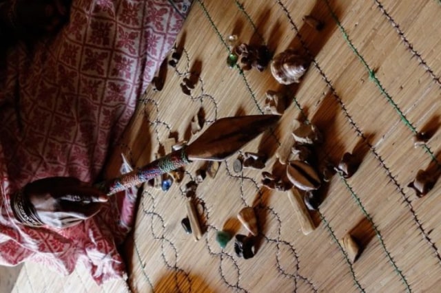 Metode Pengobatan Tradisional Afrika Selatan melalui Sangoma (4040)