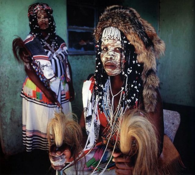 Metode Pengobatan Tradisional Afrika Selatan melalui Sangoma (4043)