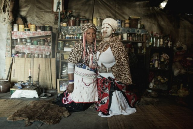 Metode Pengobatan Tradisional Afrika Selatan melalui Sangoma (4044)
