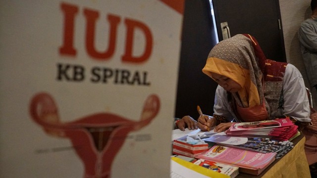 Suasana di acara bakti sosial pemeriksaan kesehatan reproduksi perempuan di Clubhouse, Jakarta, Minggu (8/3). Foto: Fanny Kusumawardhani/kumparan
