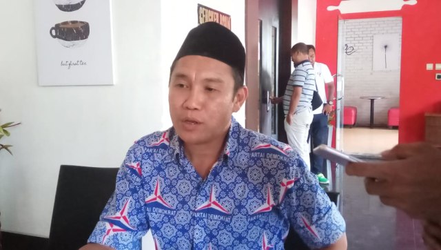 Ketua Tim Penjaringan DPC Partai Demokrat Ternate, Boy Fataha Andres. Foto: Fardi M. Nur/cermat