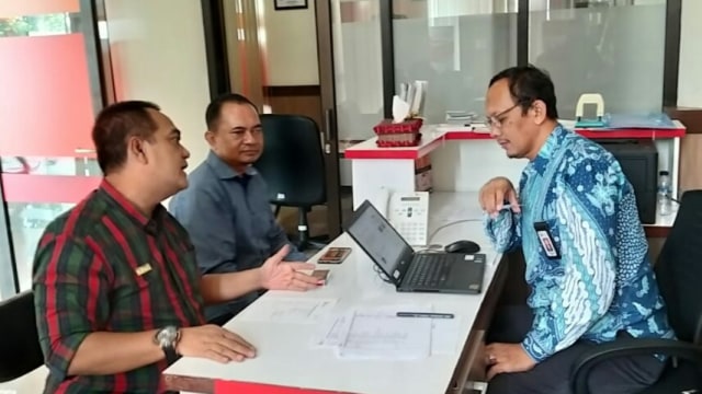 Kuasa Hukum saat bertemu dengan OJK beberapa waktu lalu. (Agung Santoso)