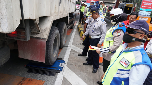  Truk  ODOL Berkeliaran di Jalan Ini 4 Bahayanya Terutama 