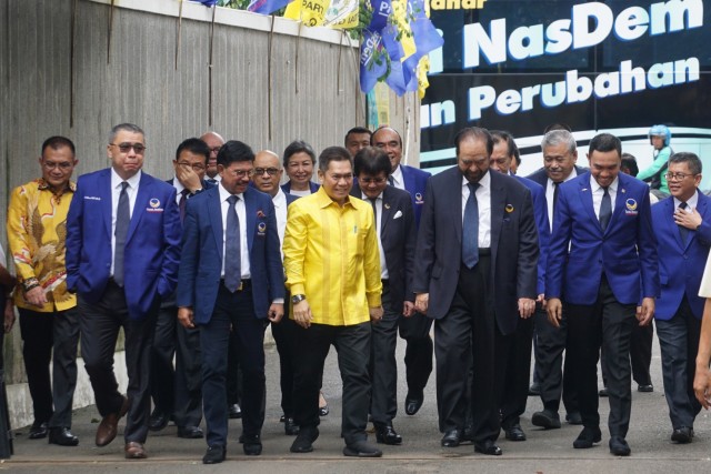 Suasana saat Ketua Umum Partai Nasdem Surya Paloh silaturahmi di DPP Golkar, Jakarta, Senin (9/3). Foto: Fanny Kusumawardhani/kumparan