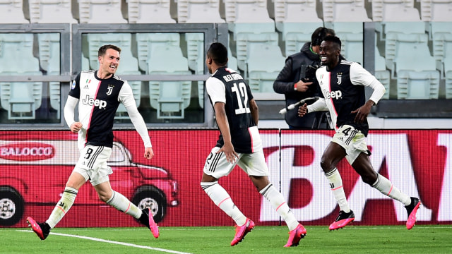 Para pemain Juventus merayakan gol Aaron Ramsey. Foto: REUTERS/Massimo Pinca