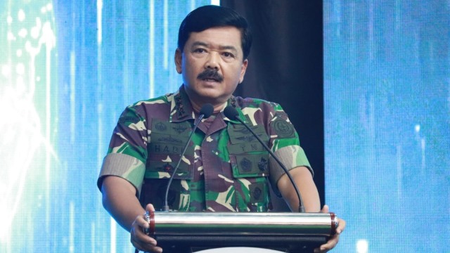 Panglima TNI Marsekal Hadi Tjahjanto memberikan sambutan saat meresmikan Lancang Kuning Nusantara. Foto: Dok. SPRI TNI