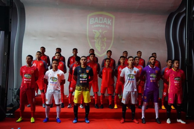 Jajaran pemain Badak Lampung FC saat launching, Senin (9/4) | Foto : Syahwa Roza Hariqo/Lampung Geh