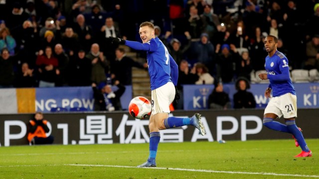 Jamie Vardy merayakan gol ke gawang Aston Villa. Foto: Reuters/Andrew Boyers 
