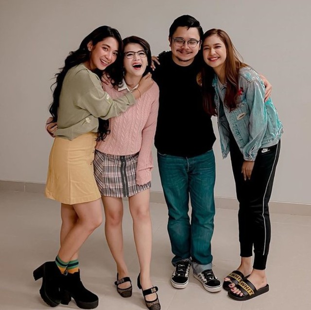 Dinda Kirana, Tania Putri, Derby Romero, dan Mikha Tambayong. (Foto: Instagram @taniaputri1707