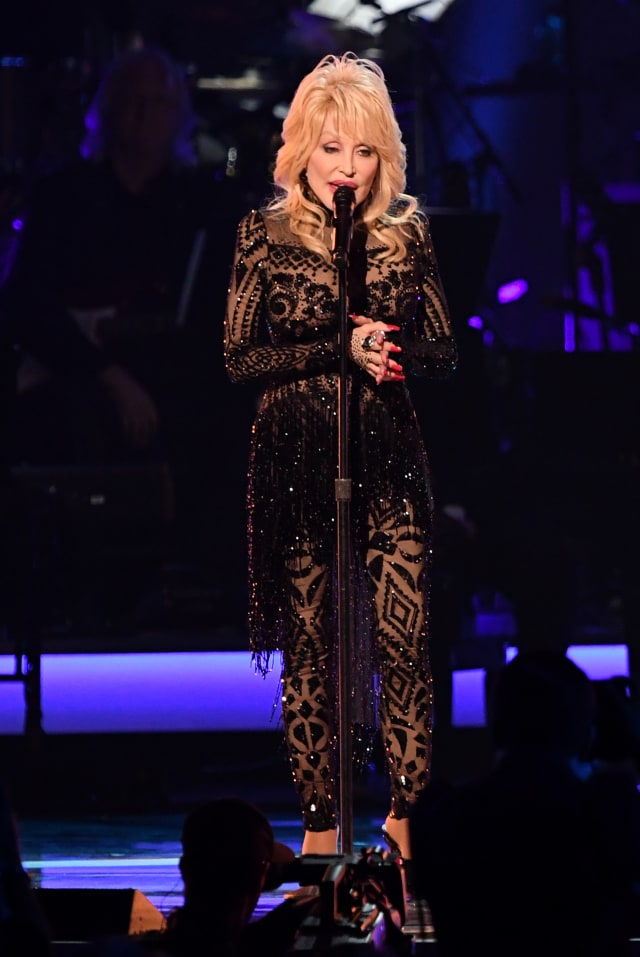 Tetap Seksi di Usia 75, Dolly Parton Reka Ulang Tampilannya pada Majalah Playboy (275300)