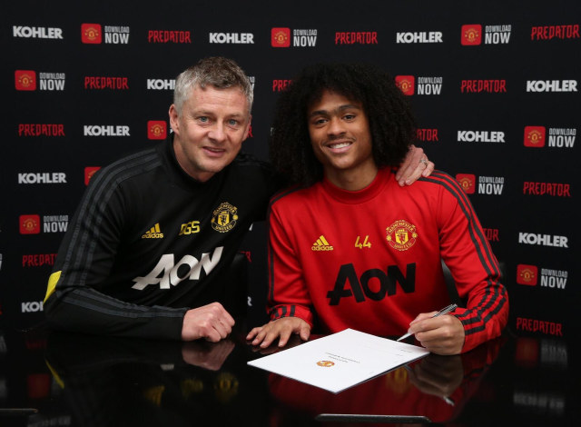 Tahith Chong bersama Solskjaer.jfif