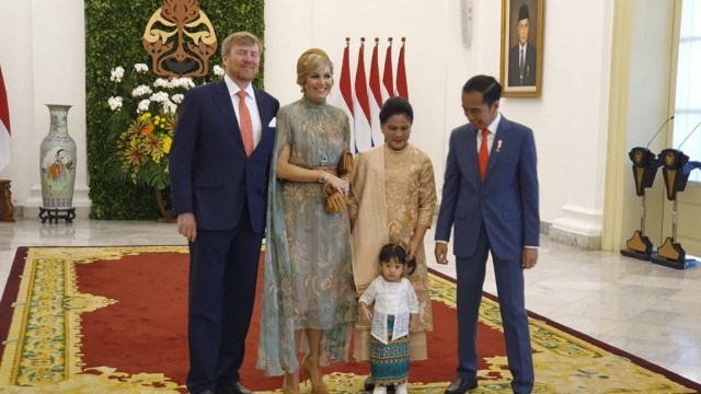 Jokowi mengajak cucunya Sedah Mirah Nasution foto bersama Raja dan Ratu Belanda. Foto: Rafyq Alkandy/kumparan