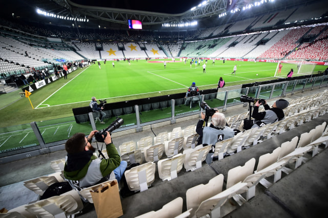 Suasana pertandingan Juventus vs Inter Milan yang digelar tanpa penonton akibat virus corona. Foto: Reuters/Massimo Pinca