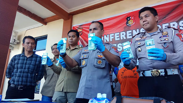 Polres Kuningan Gagalkan Peredaran Uang Dolar Palsu Senilai Rp1,3 Miliar